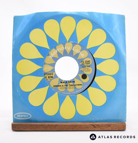 Brenda & The Tabulations Walk On In 7" Vinyl Record - In Sleeve