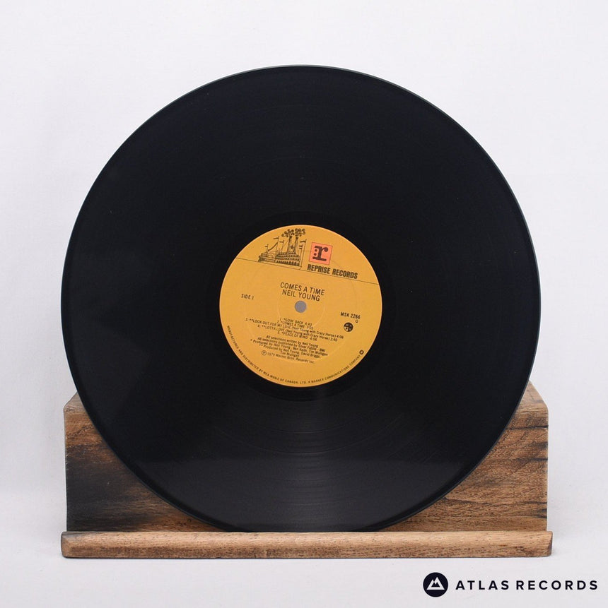 Neil Young - Comes A Time - Canada S1 S2 LP Vinyl Record - VG+/EX