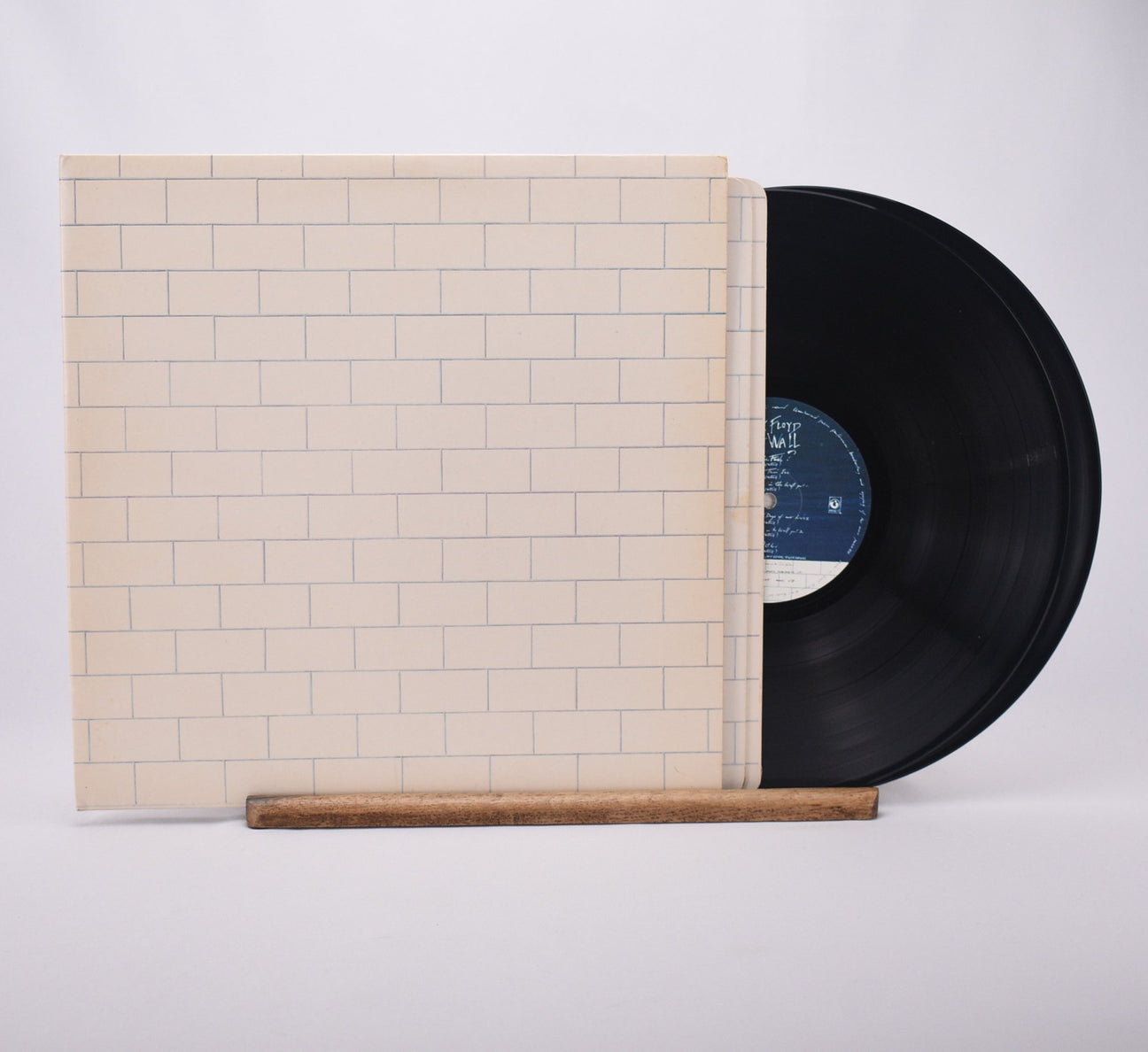 Pink Floyd The Wall Double LP Vinyl Record - Front Cover & Record