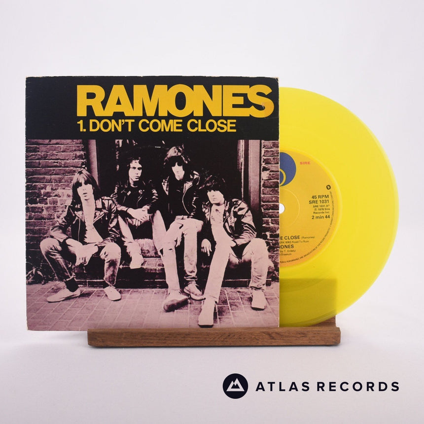 Ramones Don't Come Close 7" Vinyl Record - Front Cover & Record