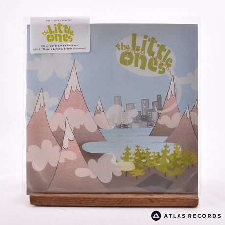 The Little Ones Lovers Who Uncover 7" Vinyl Record - Front Cover & Record
