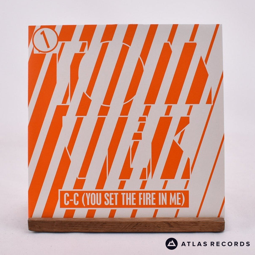 Tom Vek - C-C (You Set The Fire In Me) - Gatefold 7" Vinyl Record - NM/EX