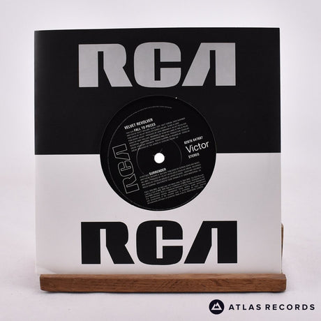 Velvet Revolver Fall To Pieces 7" Vinyl Record - Front Cover & Record