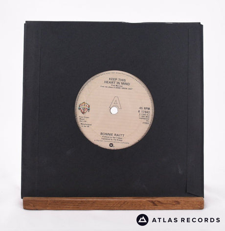 Bonnie Raitt - Me And The Boys / Keep This Heart In Mind - 7" Vinyl Record - EX