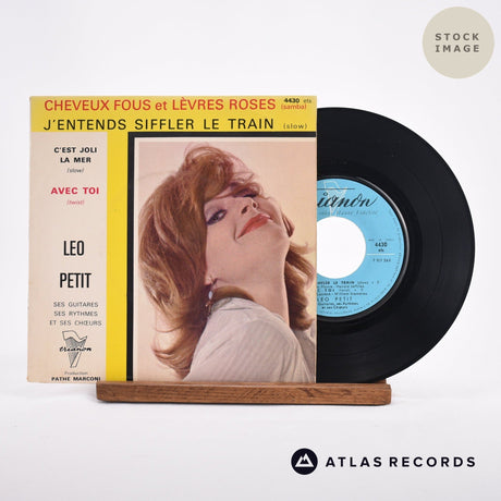 Léo Petit, Ses Guitares, Ses Rythmes Et Ses Chœurs Cheveux Fous Et Lèvres Roses Vinyl Record - Sleeve & Record Side-By-Side